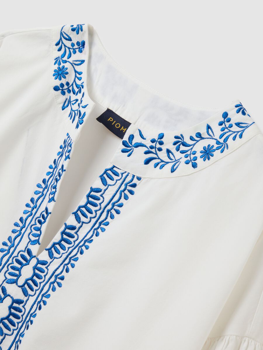 White dress with blue embroidery in cotton_5