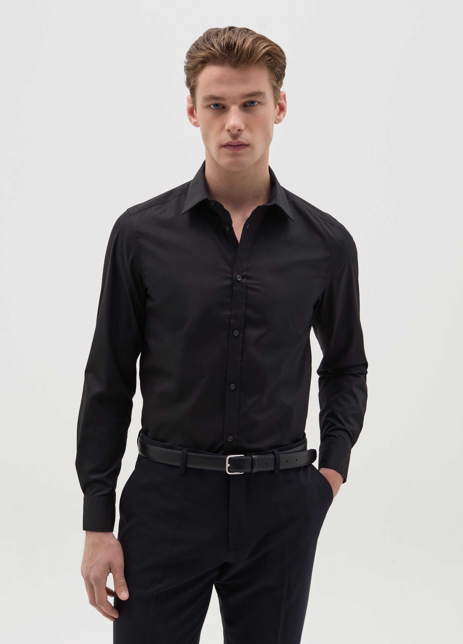 Slim-fit solid colour easy-iron shirt