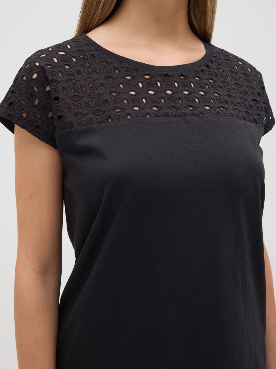 Women's black pure cotton regular fit T-shirt_3