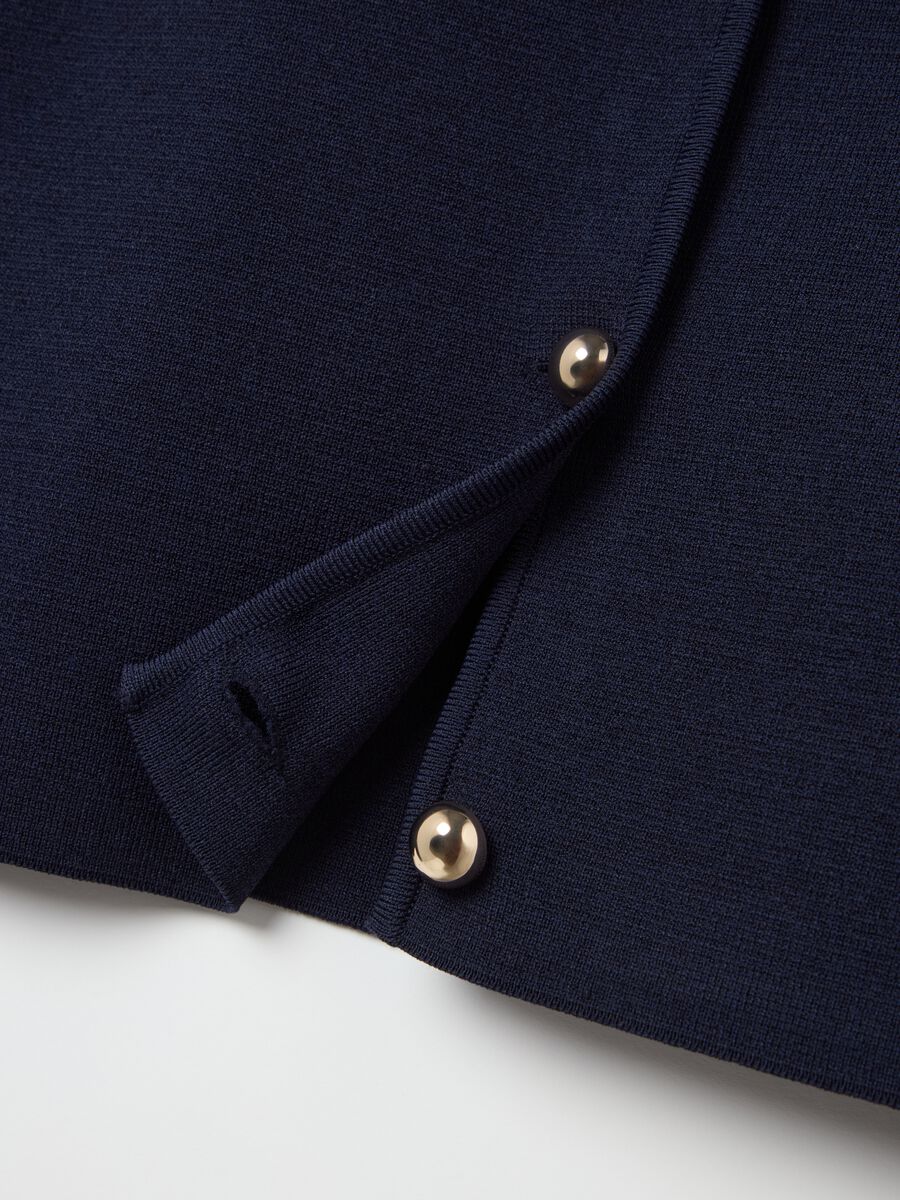 Cardigan with golden buttons_5