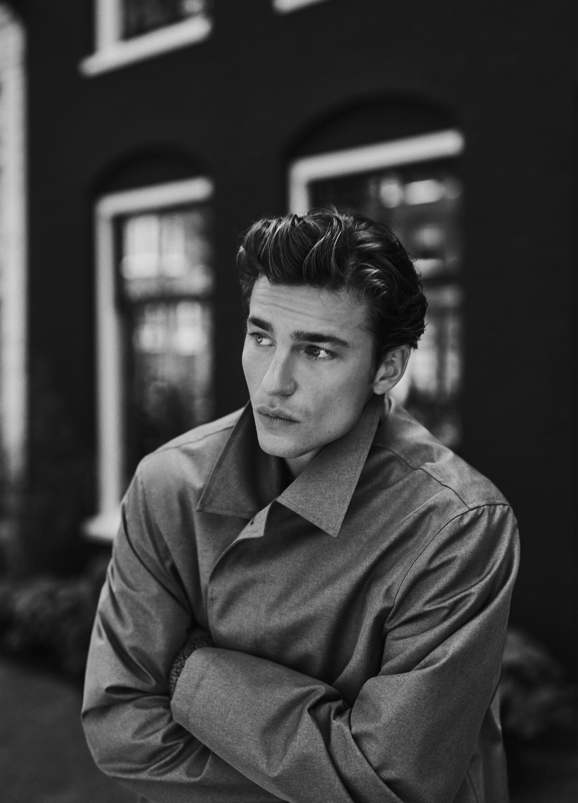 Brown trench coat with side pockets and zip