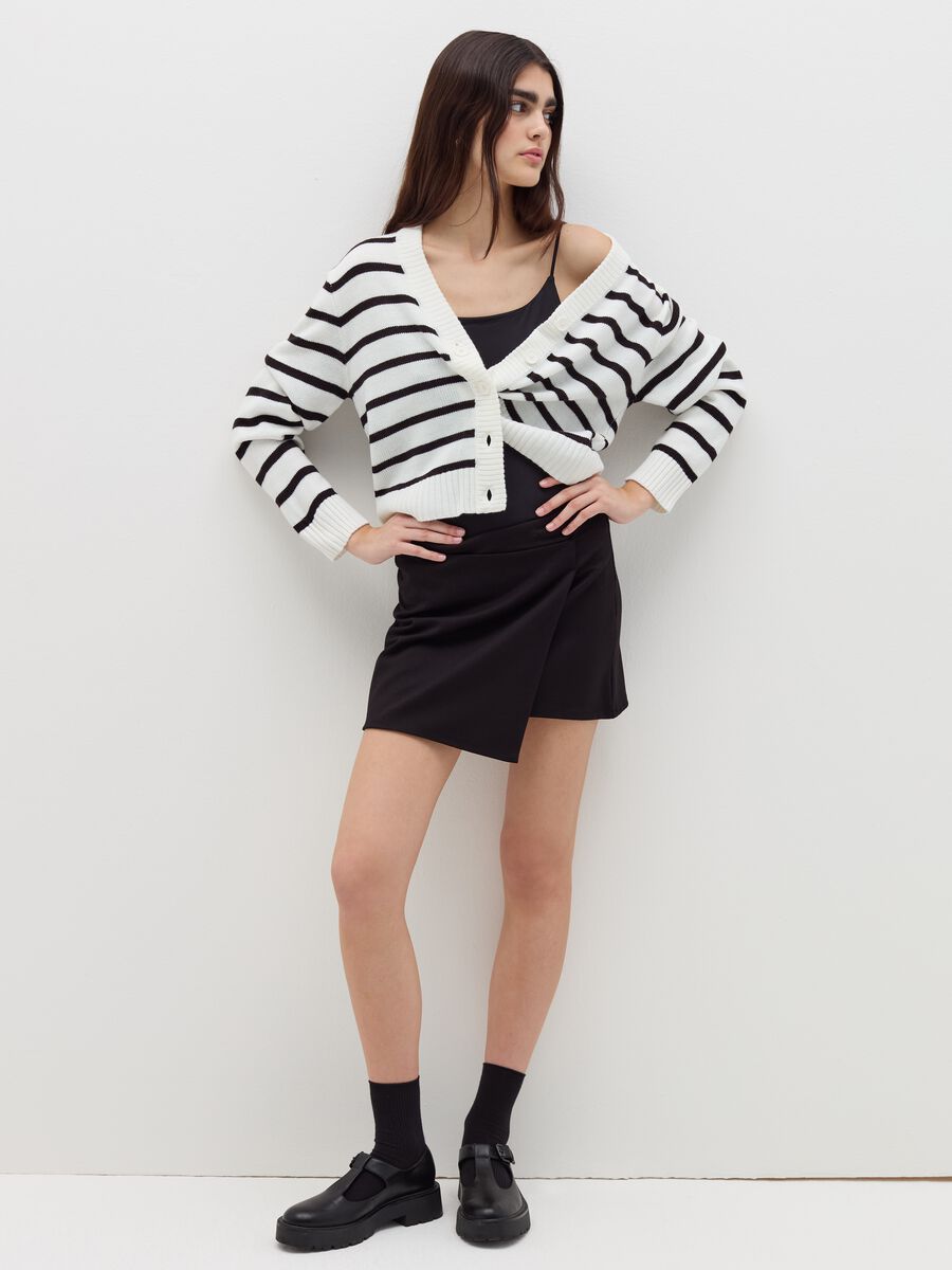 Cardigan fantasia a righe con scollo a V_1