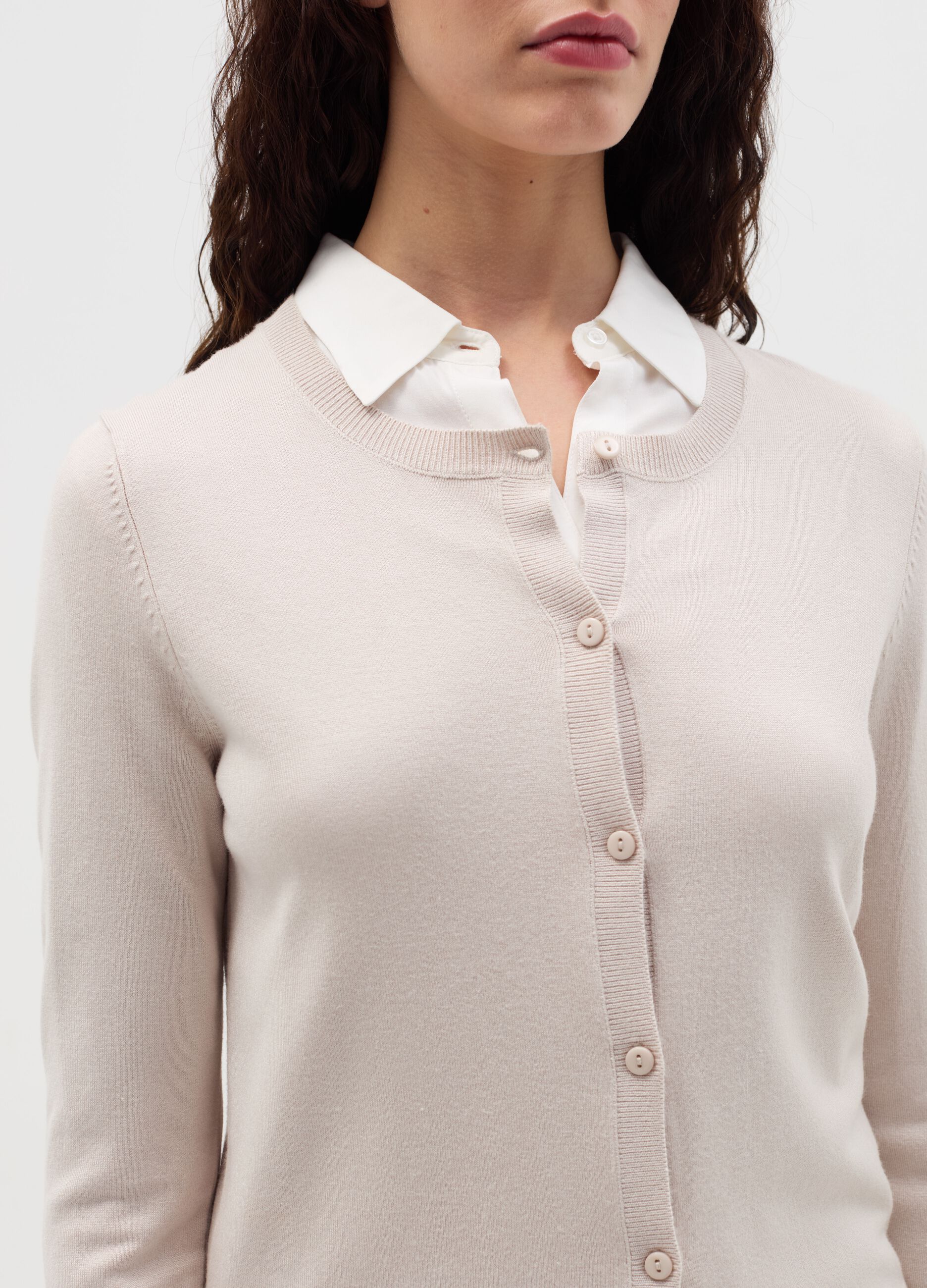 Solid colour cardigan with round neck