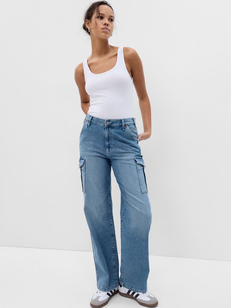 Loose-fit cargo jeans with mid-rise waist_0