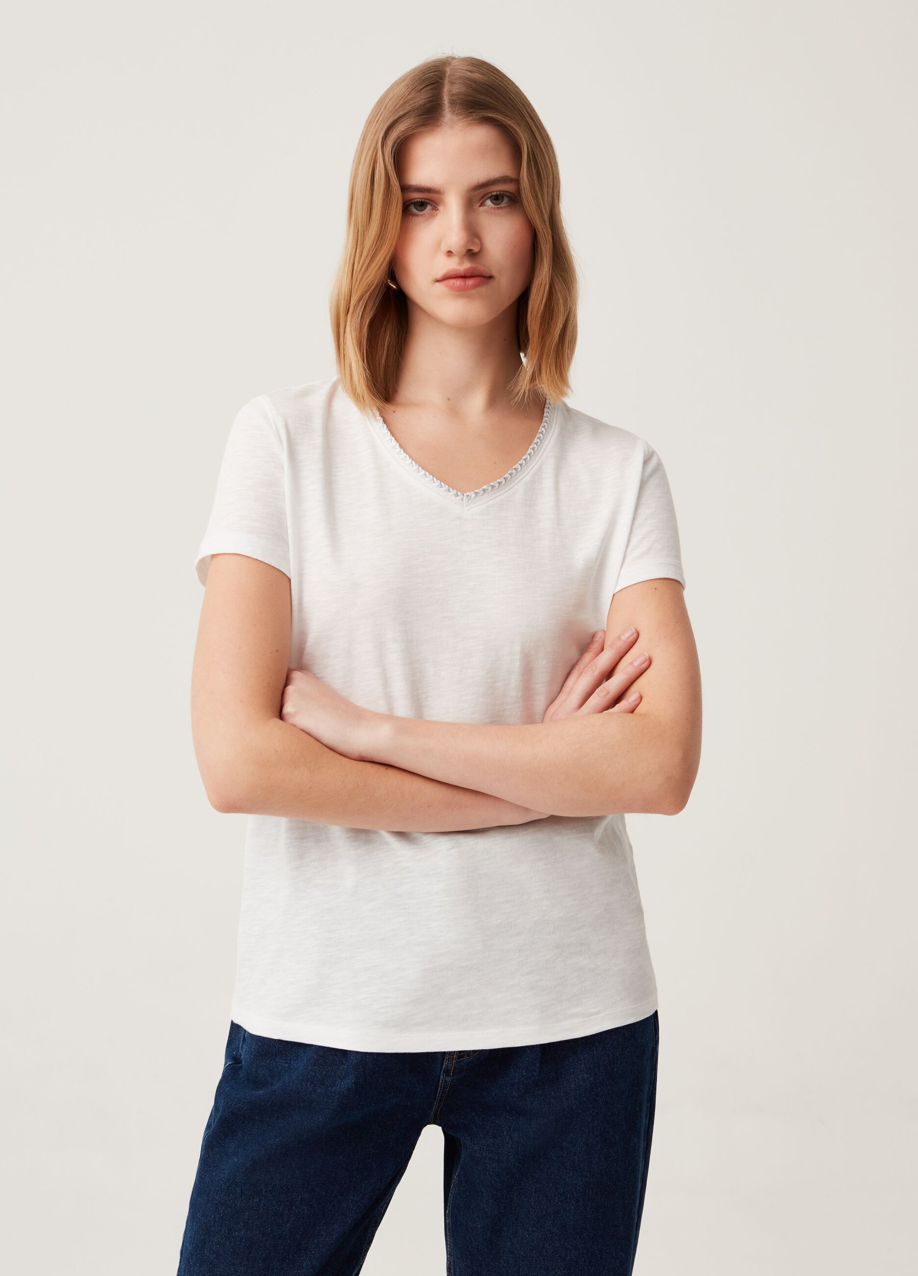 T-shirt con profilo intrecciato_1