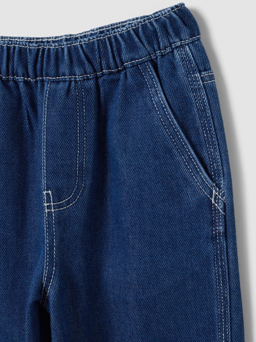 Jogger blu in misto cotone e viscosa con vita elasticizzata per bambino_2