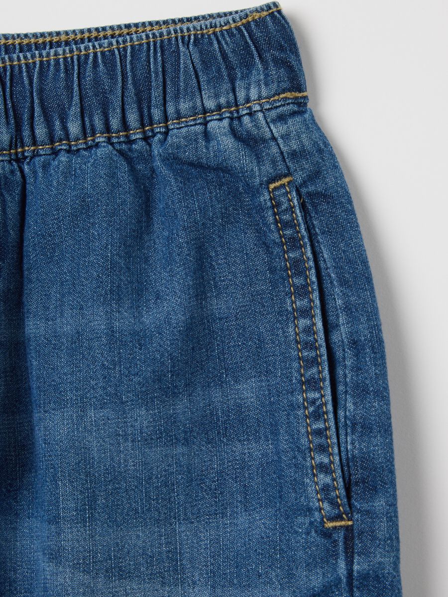 Denim Bermuda joggers with pockets and drawstring_2