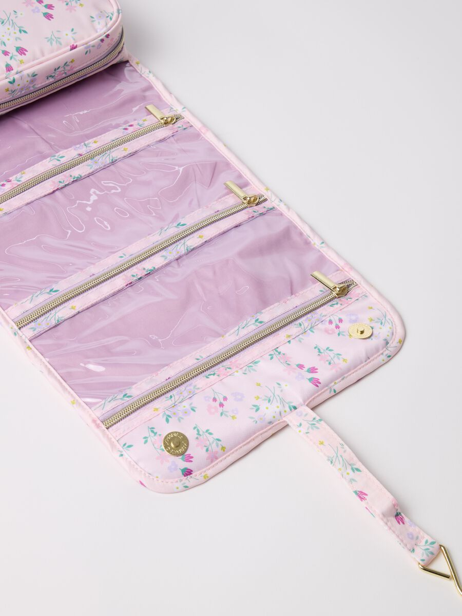 Travel case with hook_2