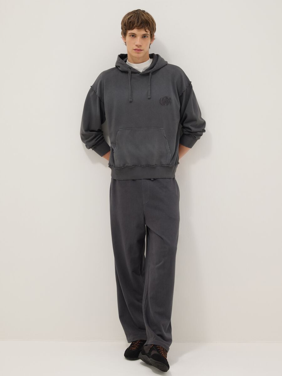 Felpa in misto cotone grigia oversize fit con cappuccio_1