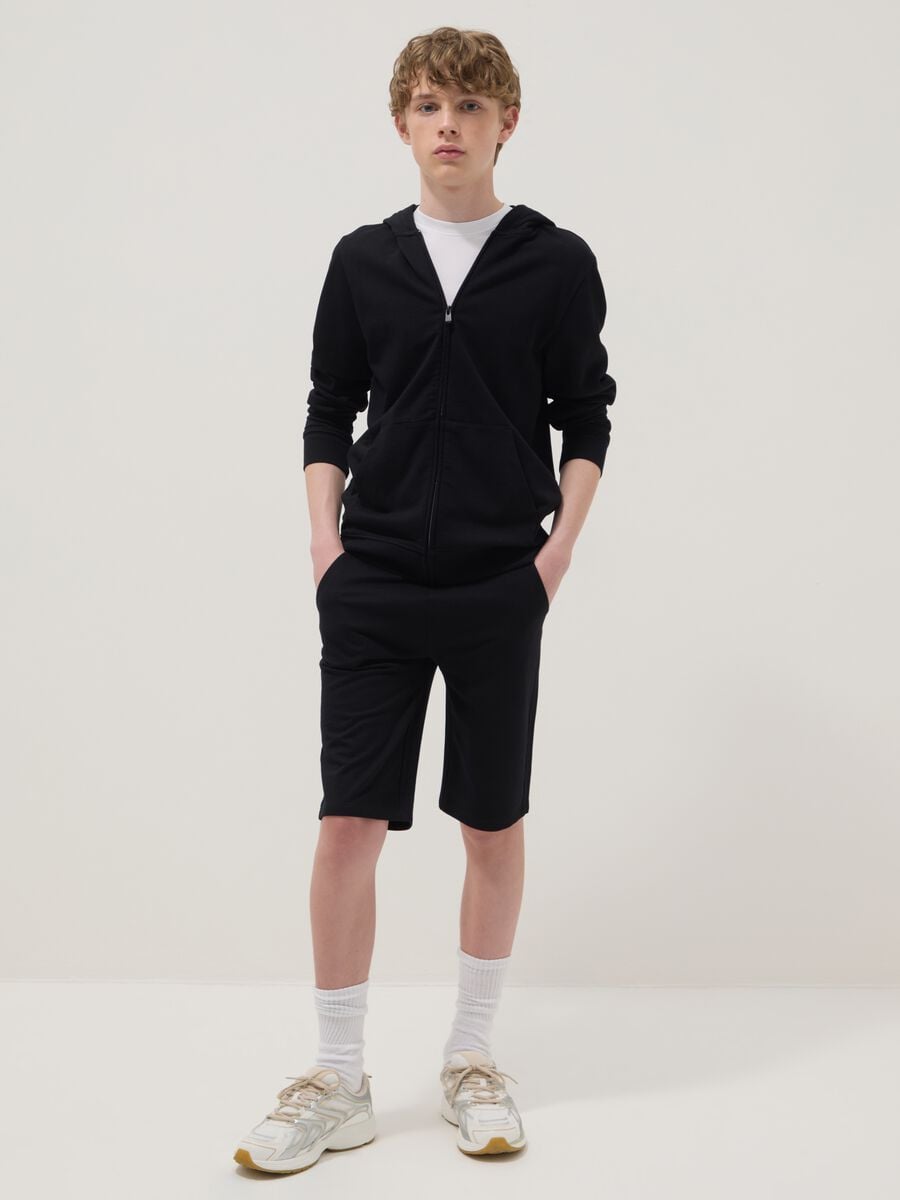 Pantaloni corti in misto cotone nero da ragazzo comfort fit_0