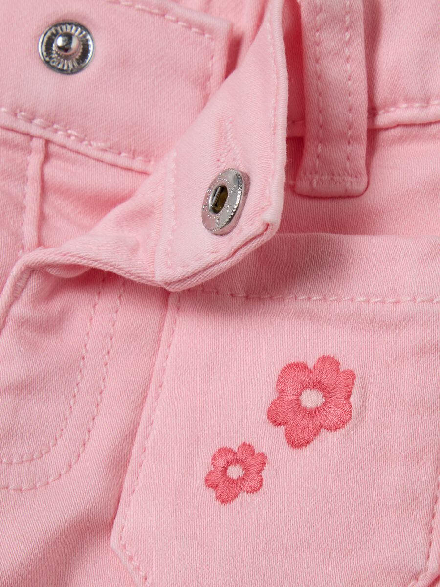 Flare-fit jeans with floral embroidery_2