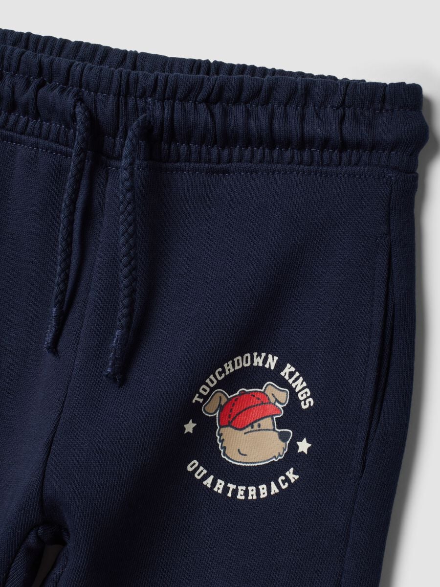 Pantaloni jogger blu in puro cotone con stampa cagnolino per bimbo_2