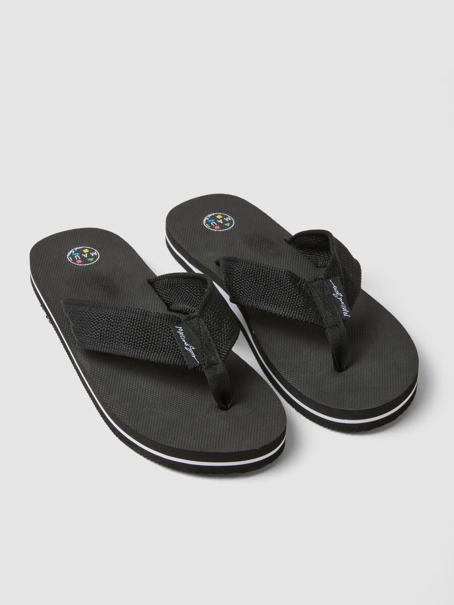 Black flip-flops with soft sole_1