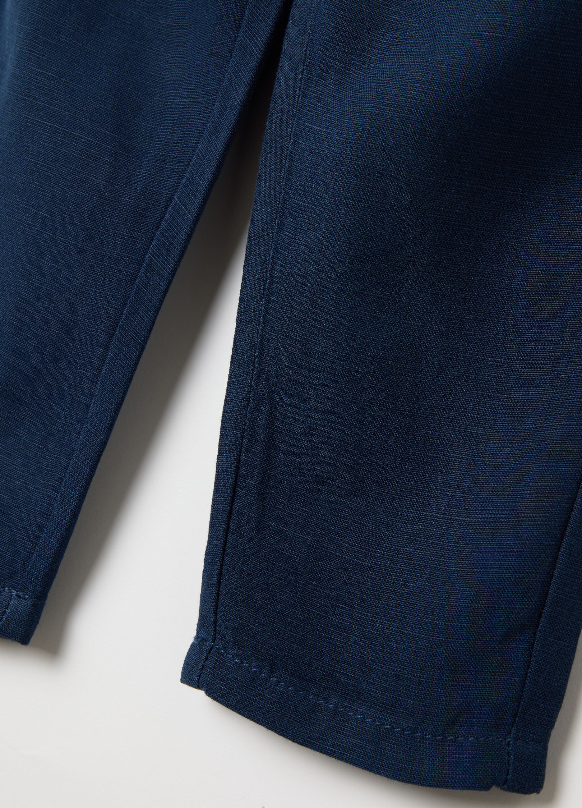 Blue trousers in linen and viscose with drawstring
