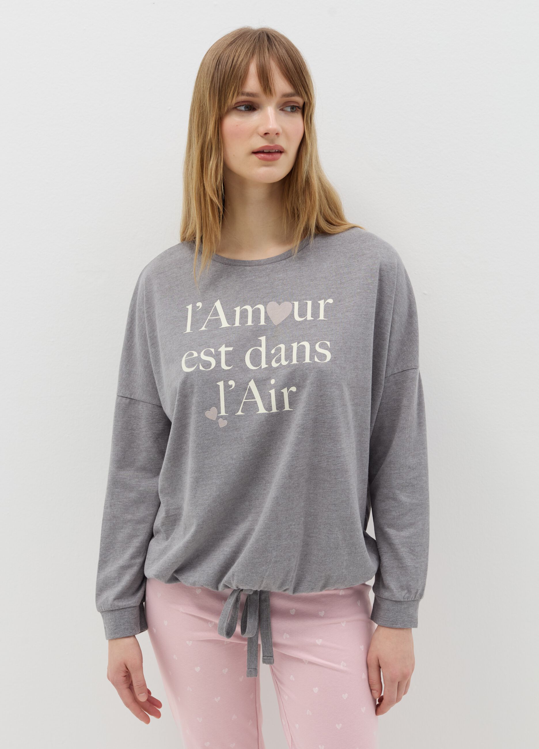 Long pyjamas with small hearts print