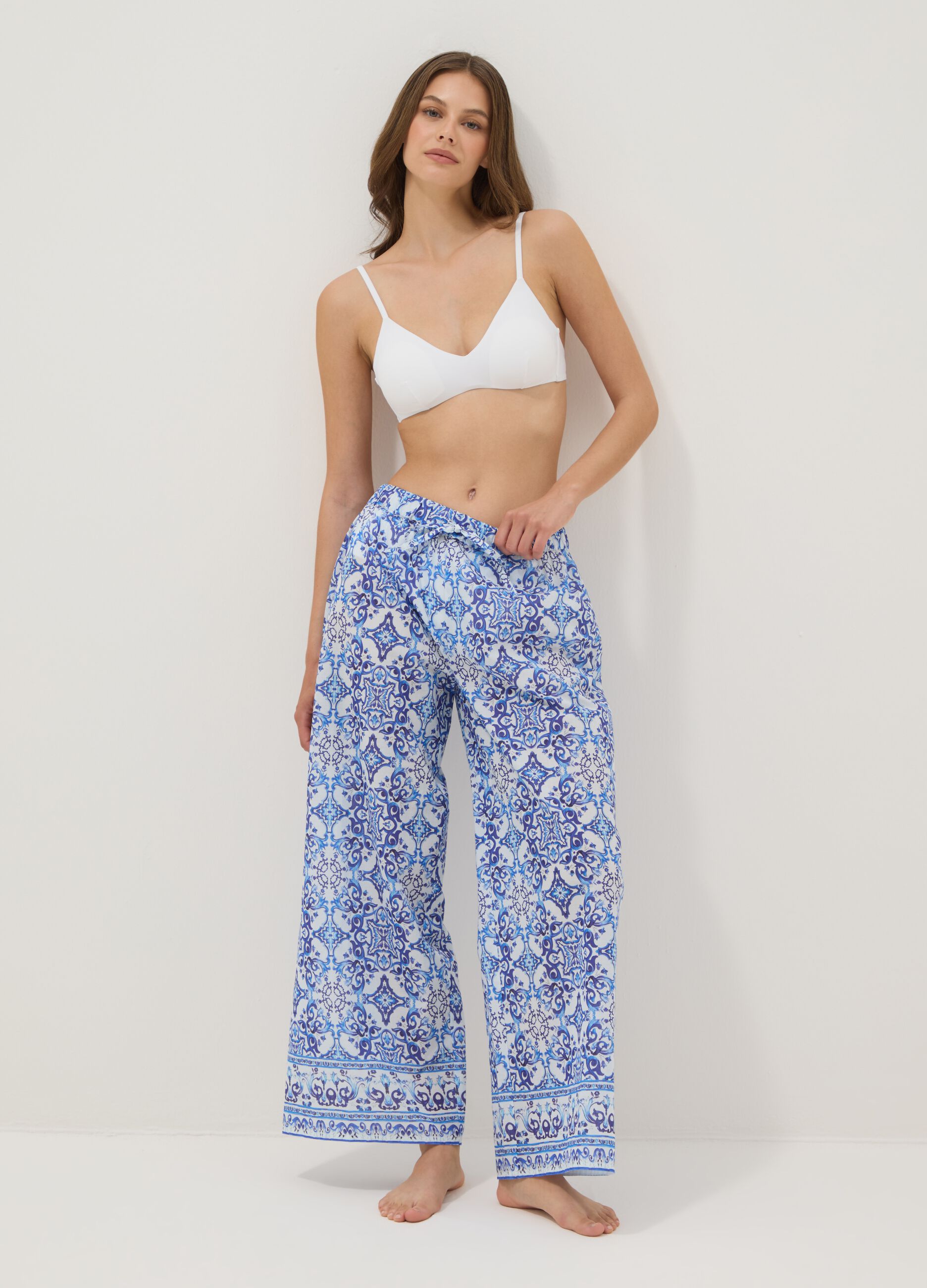 Blue pure cotton trousers with all-over print