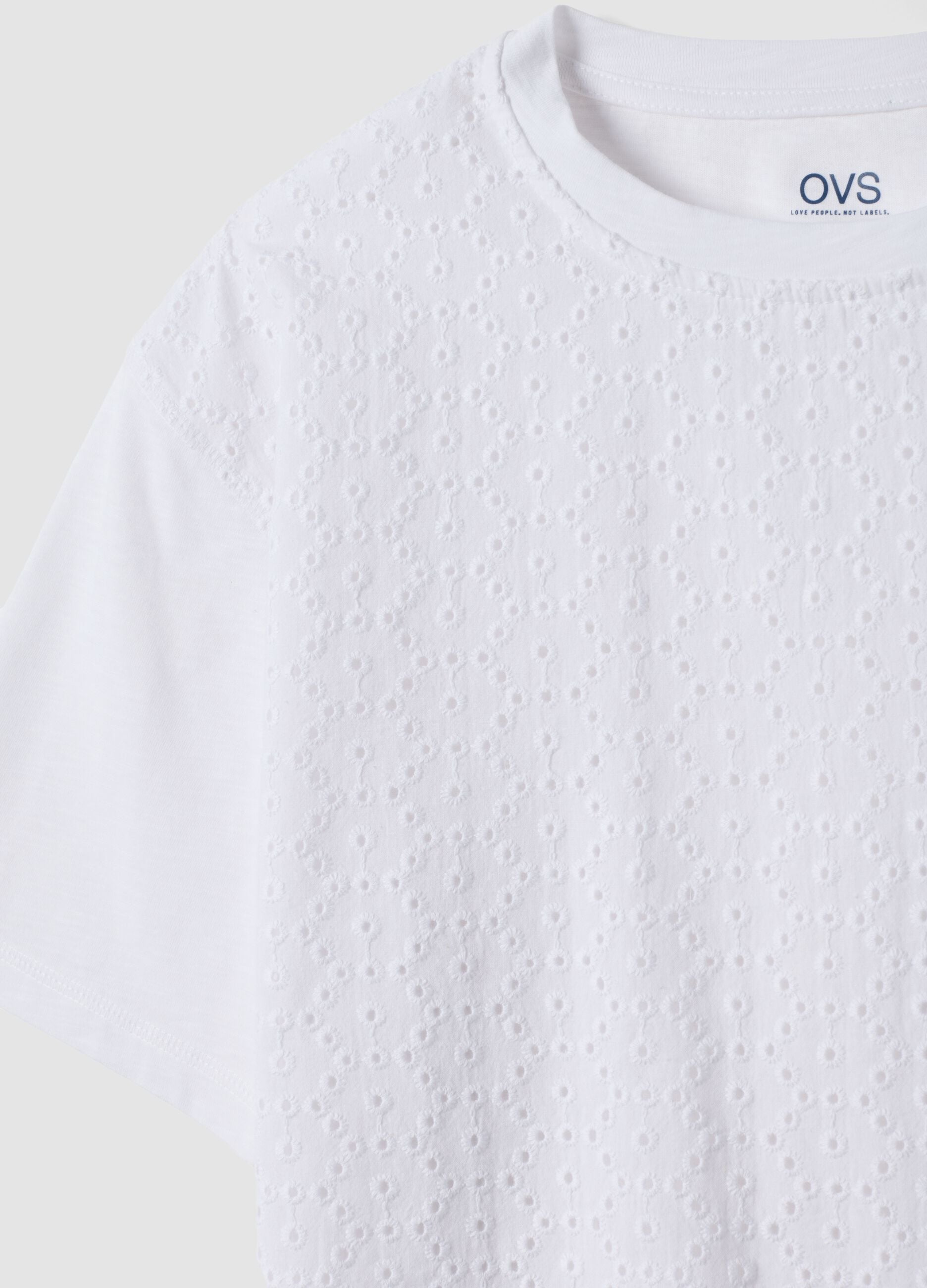 White short-sleeved pure cotton T-shirt with broderie anglaise embroidery