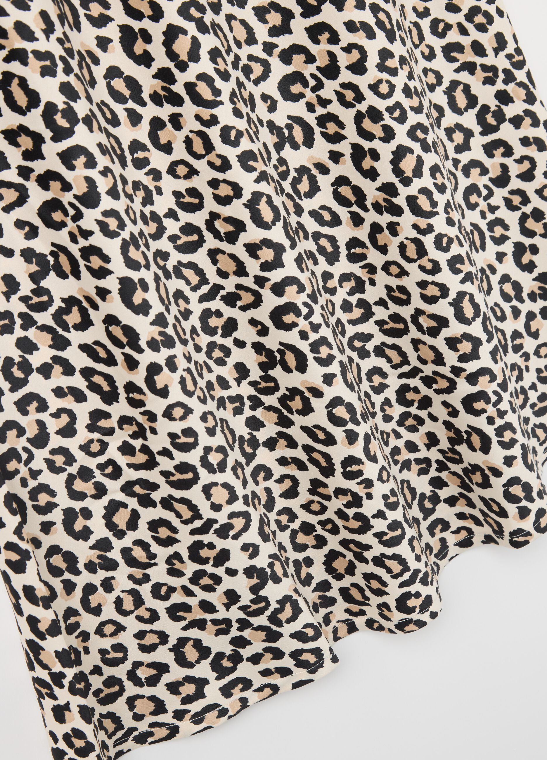 Long skirt in animal print satin
