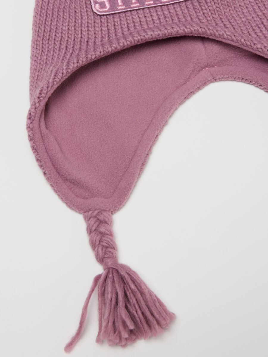 Cappello viola in lavorazione a maglia per bambina_2