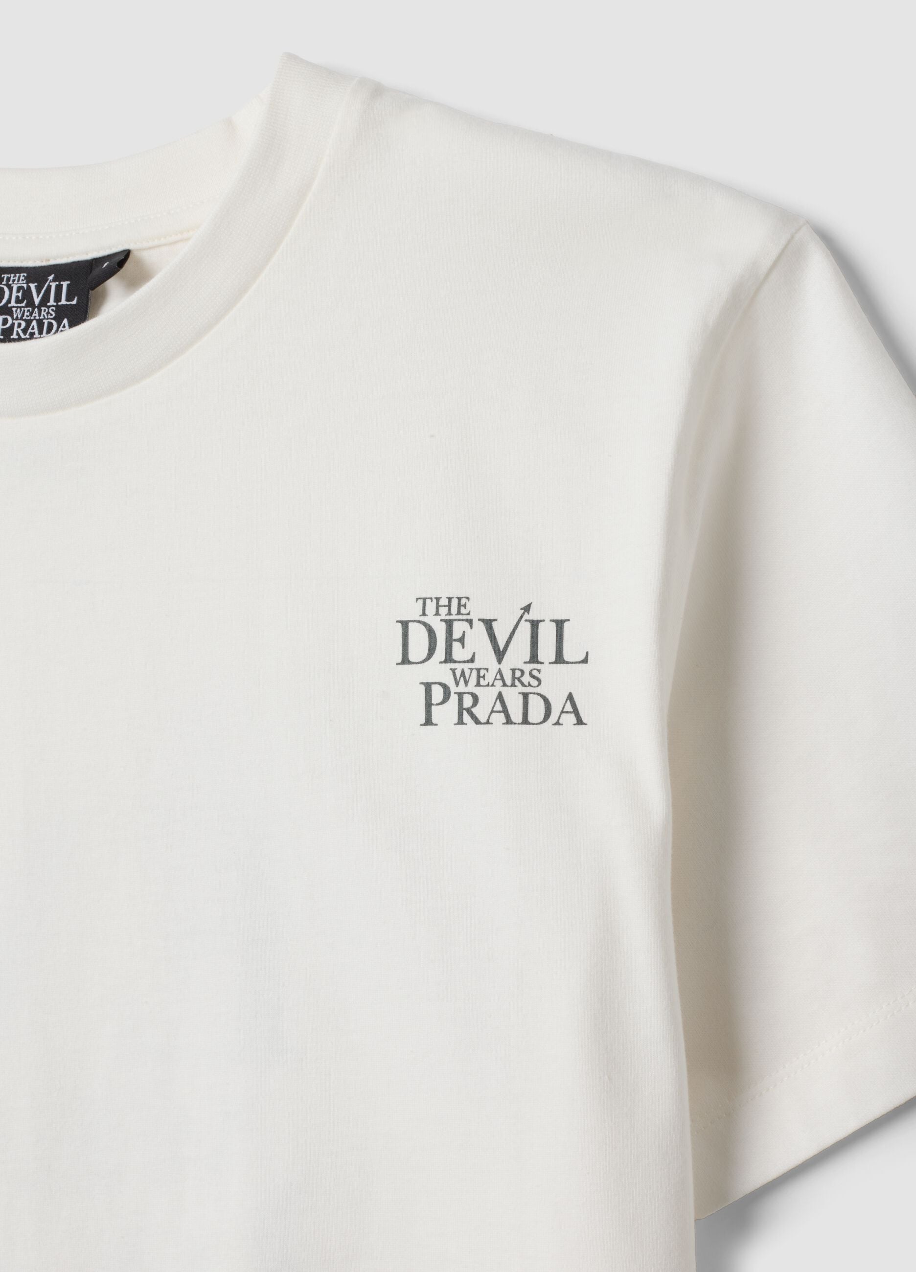 White pure cotton T-shirt with "The Devil Wears Prada" print, oversized fit