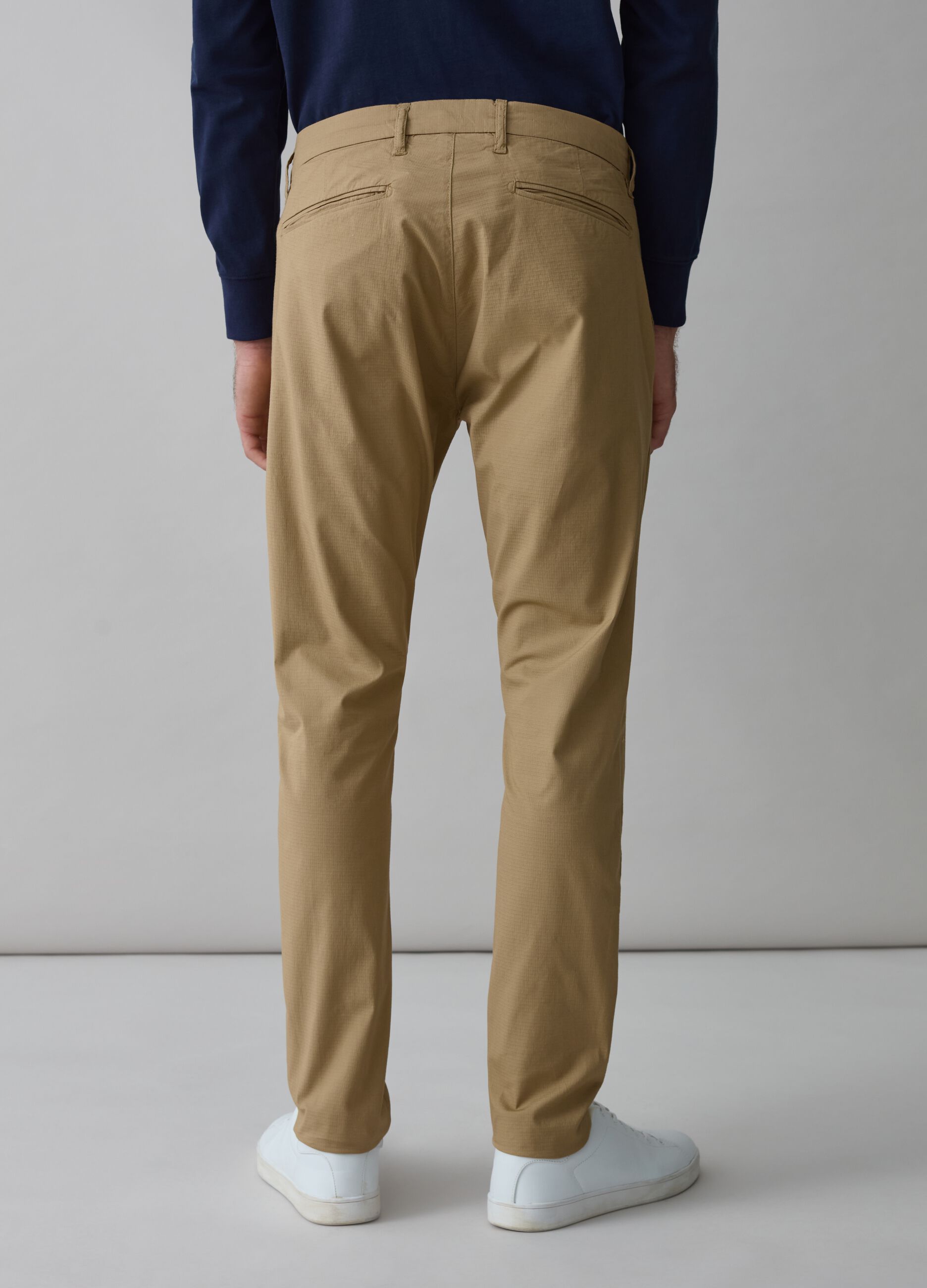 Chino trousers with ripstop weave