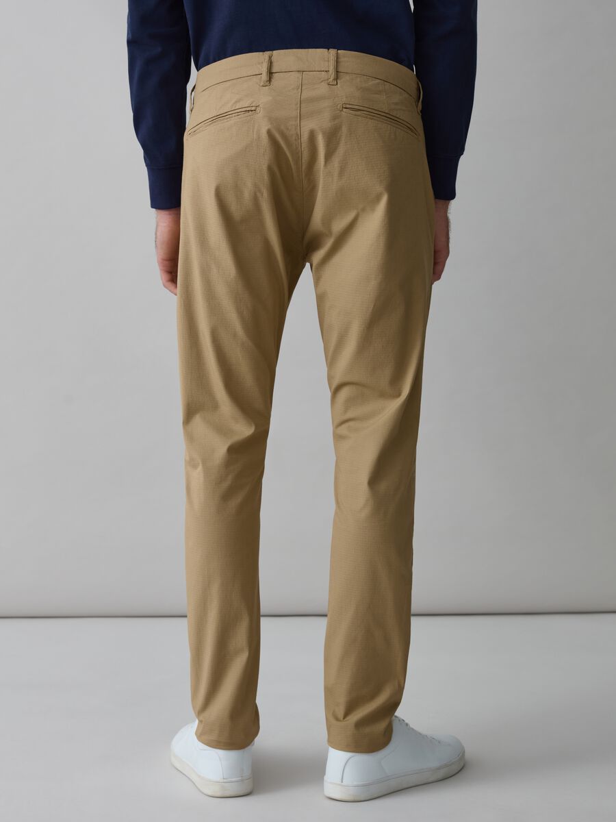 Chino trousers with ripstop weave_2