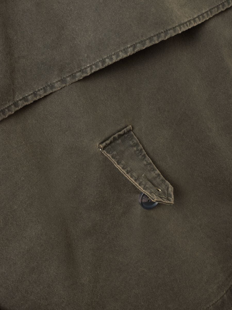 Trench verde in misto cotone con colletto a contrasto regular fit_1