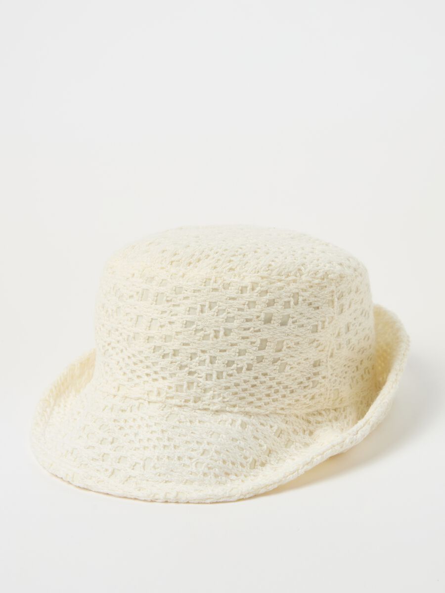 Hat with crochet design_1