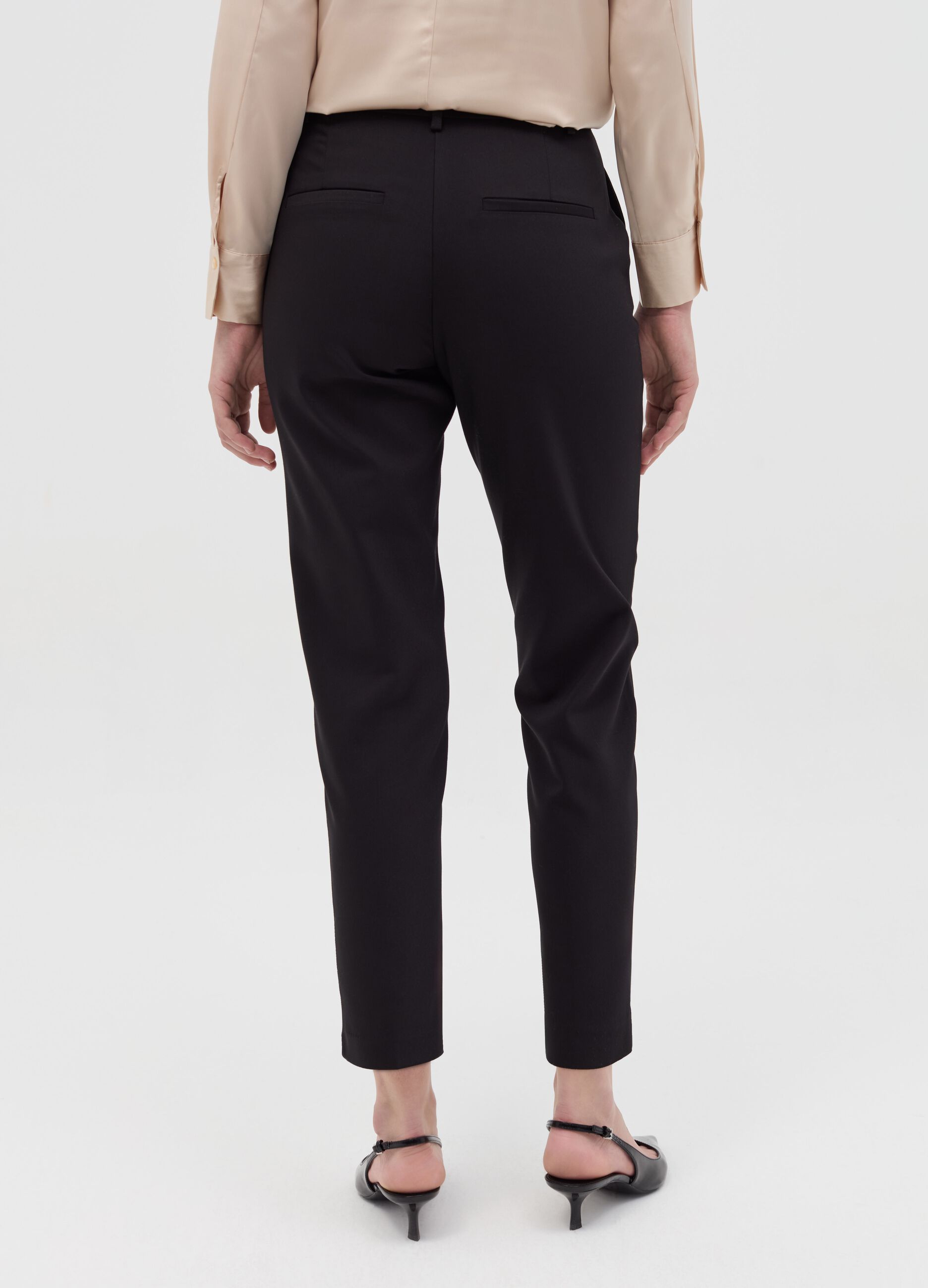 Chino trousers with pockets