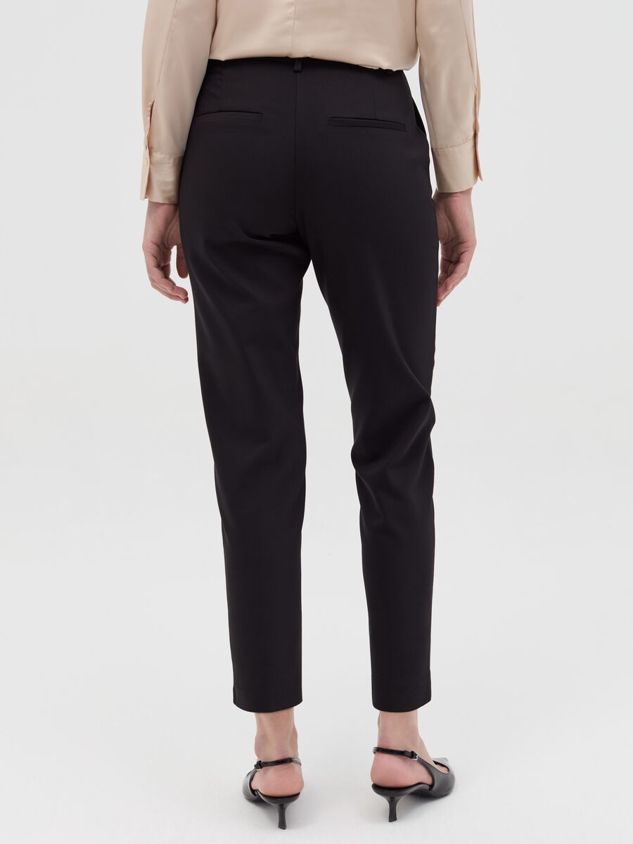 Chino trousers with pockets_3
