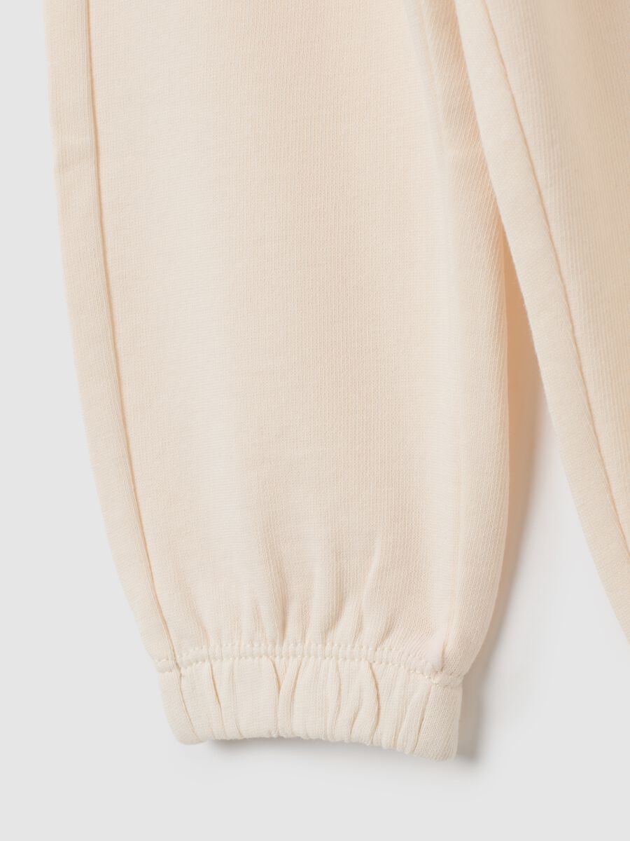 Pantaloni jogger da bambina in puro cotone beige_3