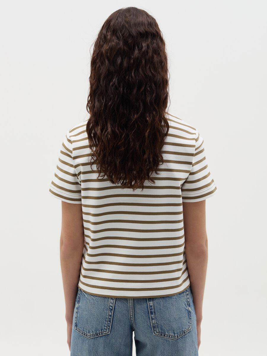 T-shirt with horizontal stripes_3