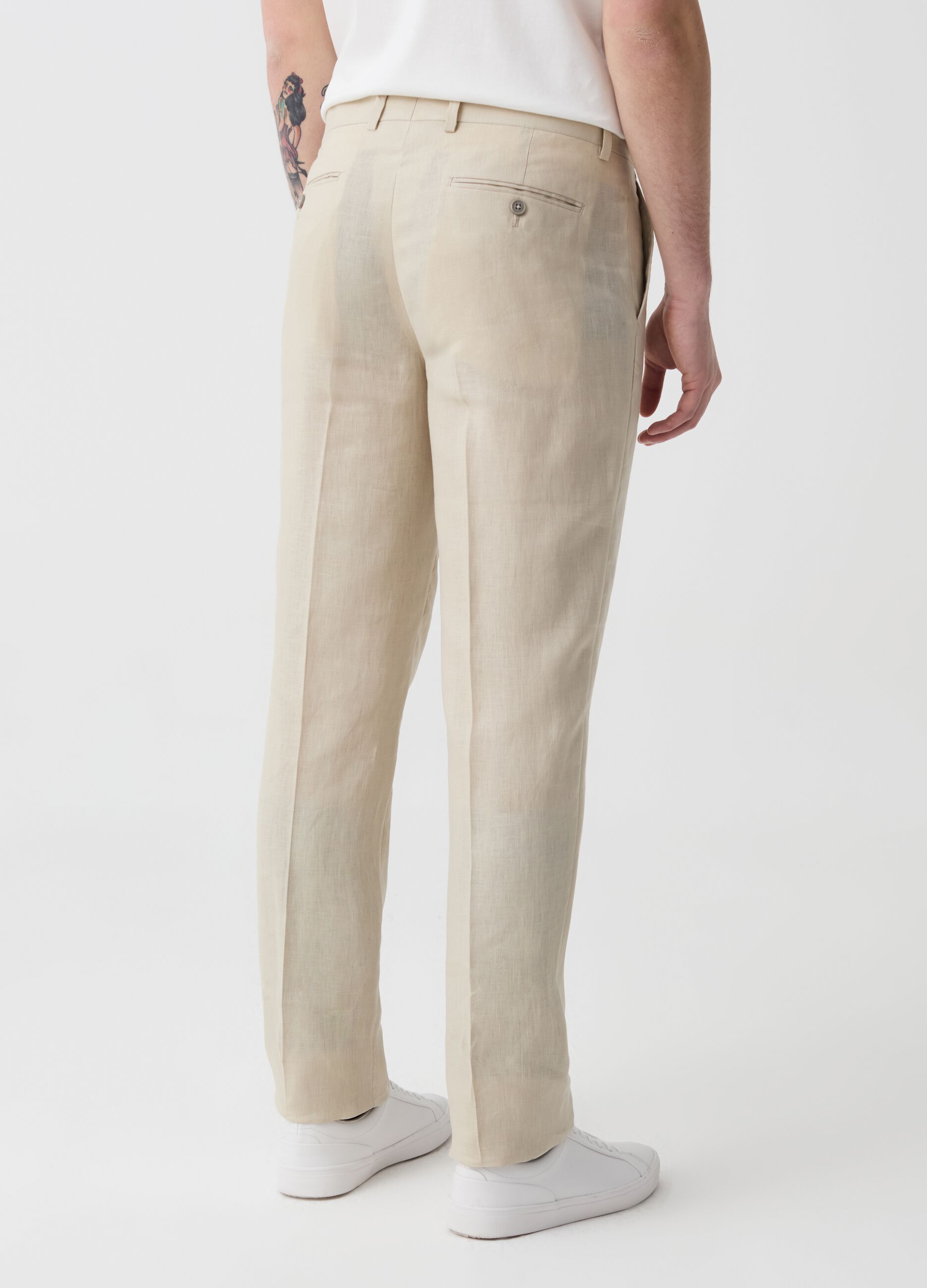 Slim-fit trousers in solid colour linen