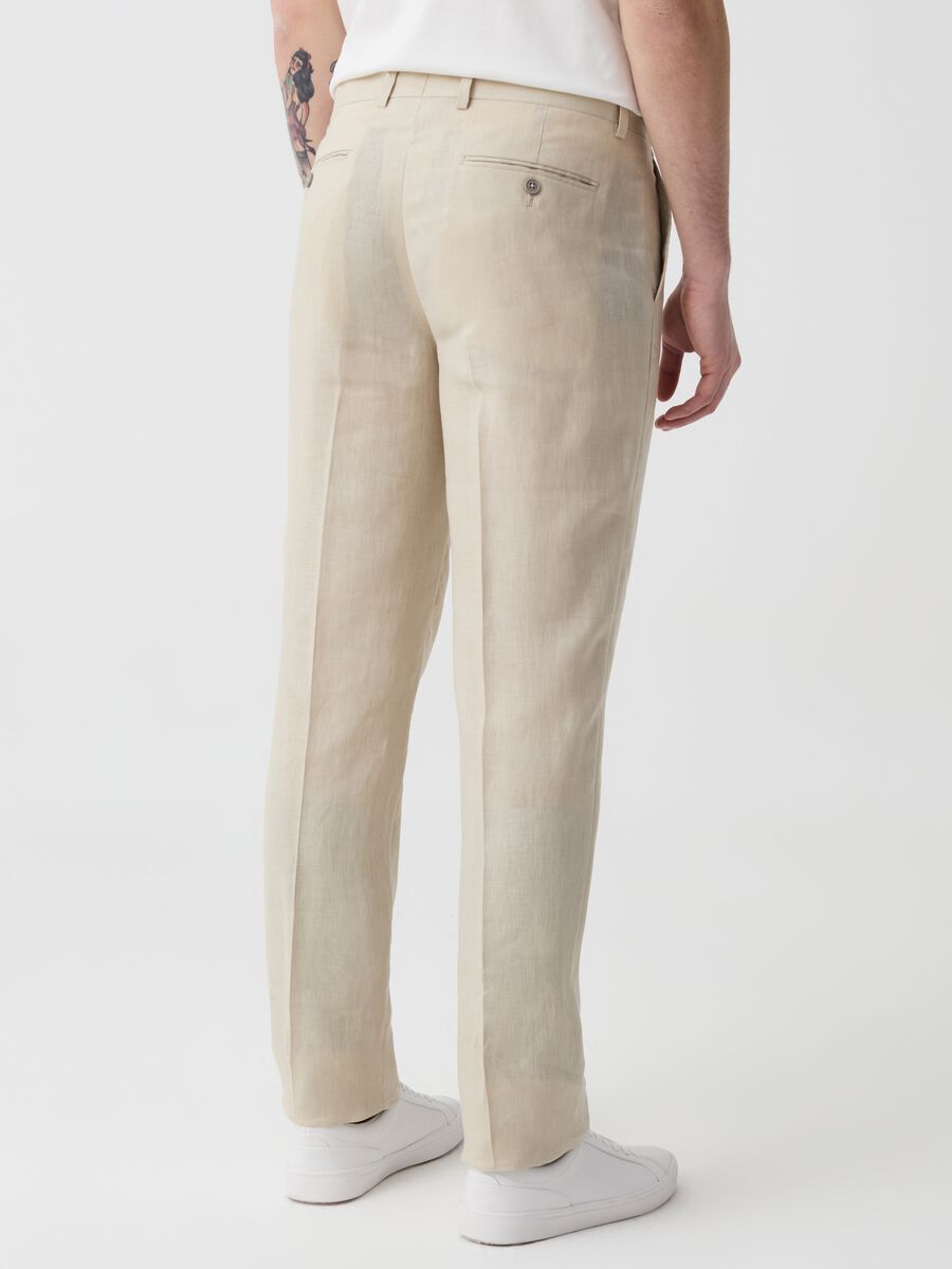 Slim-fit trousers in solid colour linen_2