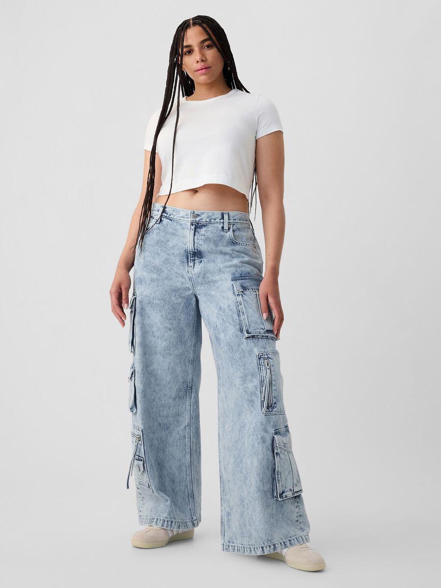 Baggy-fit cargo jeans with multiple pockets_4