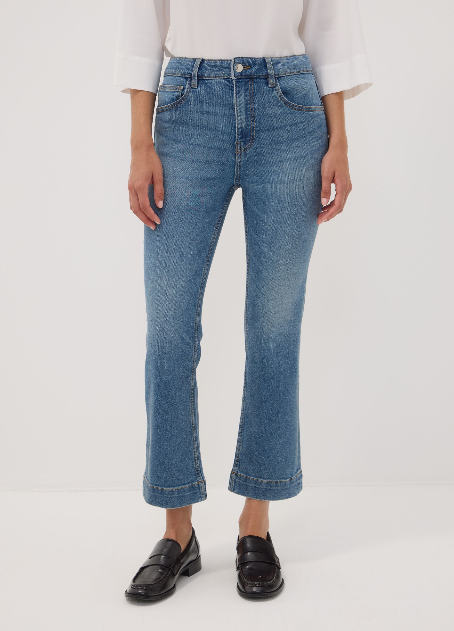 Jeans denim azzurro cropped slim fit in cotone e viscosa elasticizzato