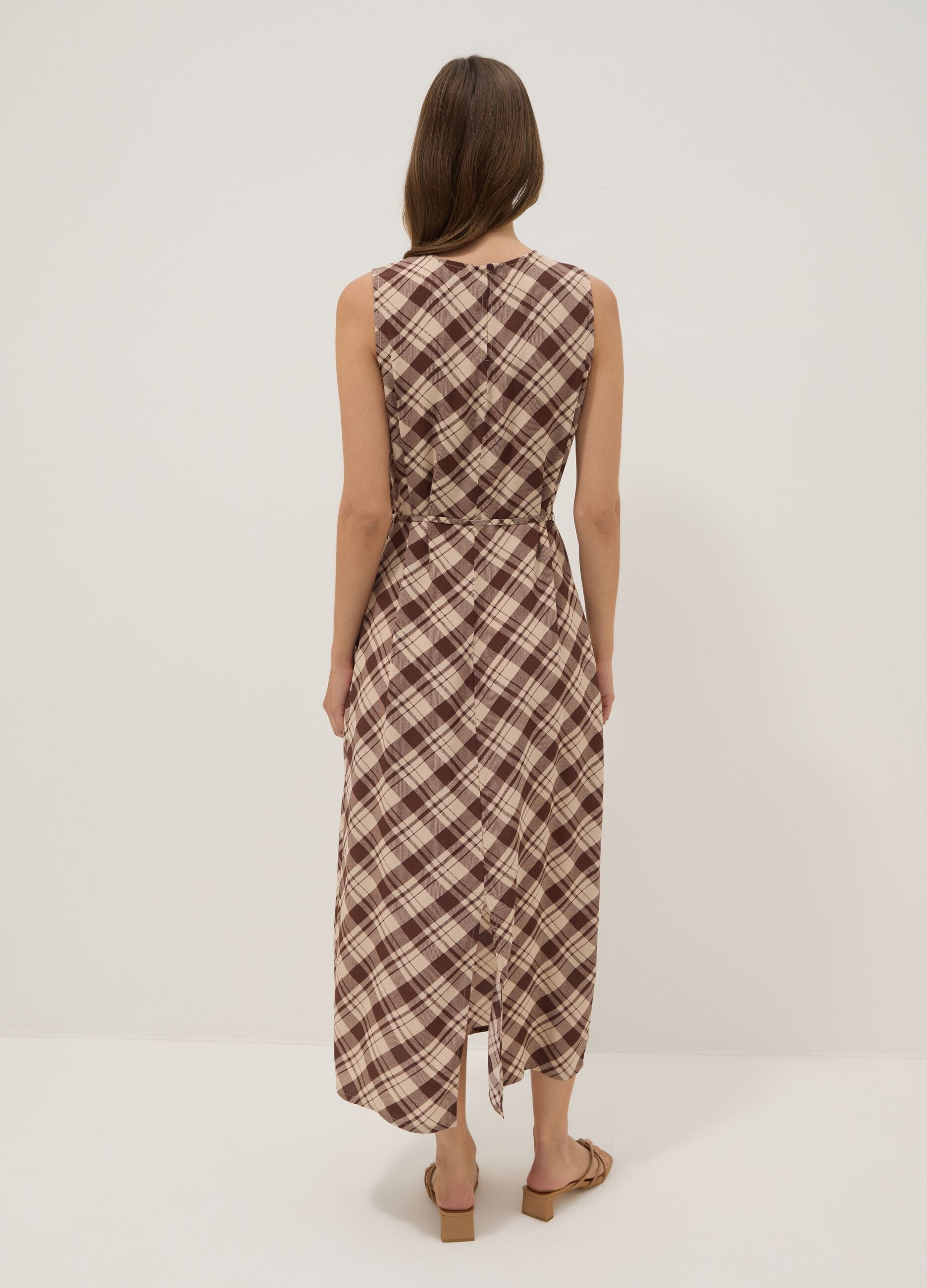 Abito midi marrone in pura viscosa a quadri regular fit