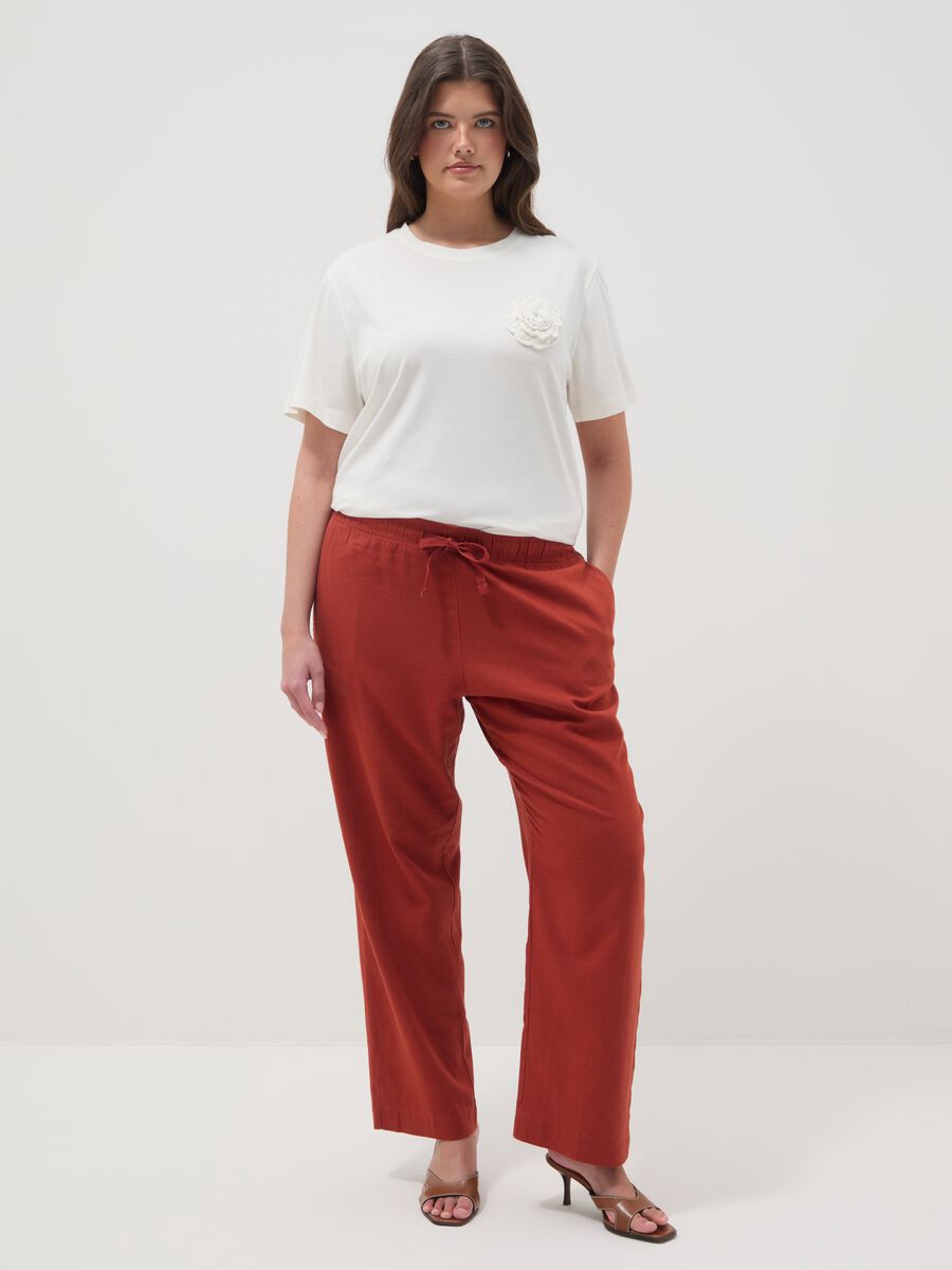 Regular fit pure white cotton T-shirt with appliqued flower_2