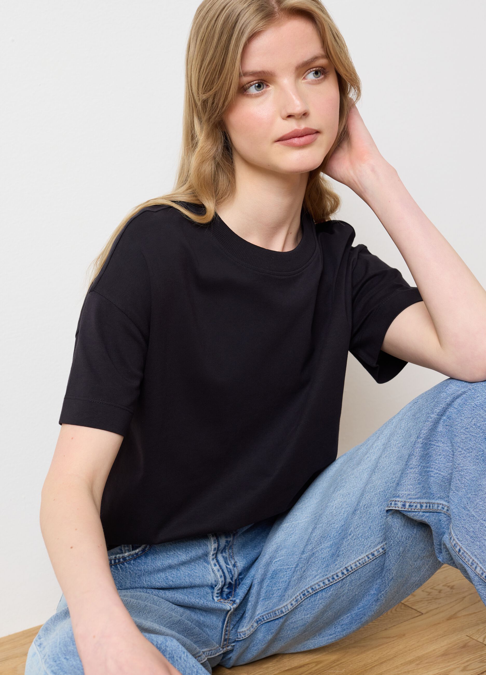T-shirt da donna in puro cotone nero regular fit