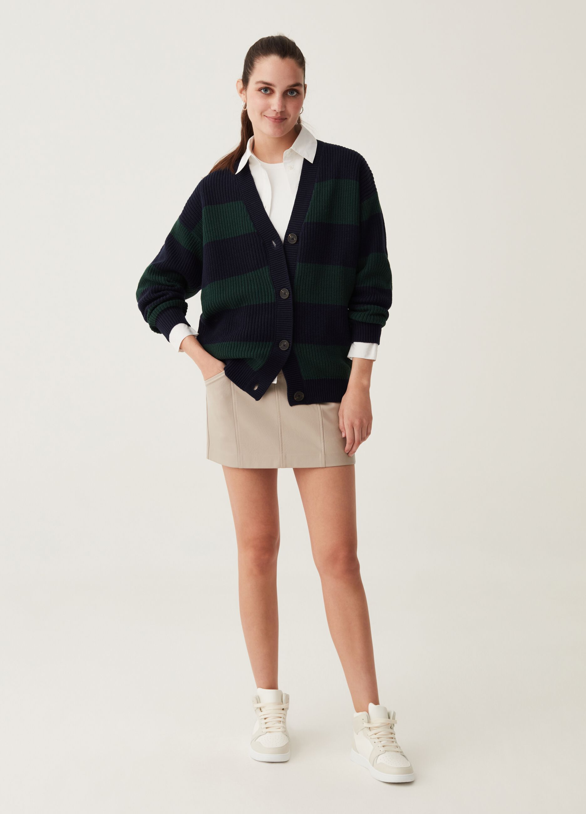 Cardigan a righe con scollo a V_1