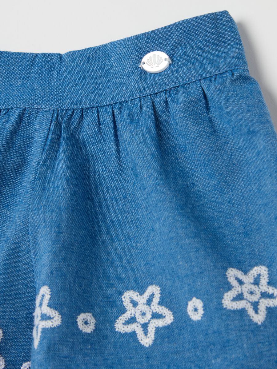 Cotton shorts with floral embroidery_2