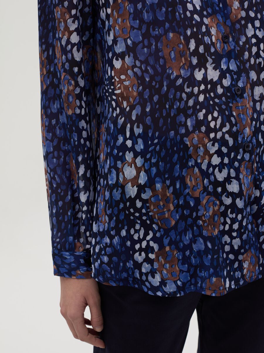 Shirt with patterned print_2