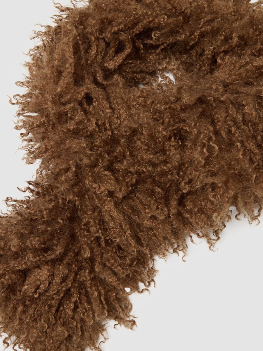 Brown teddy-effect scarf_1