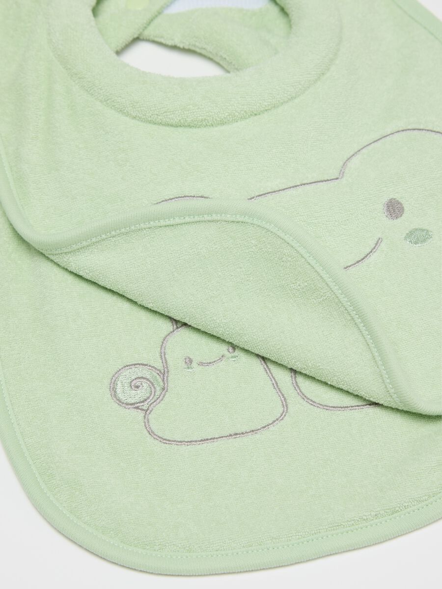Two-pack bibs with snails embroidery_1