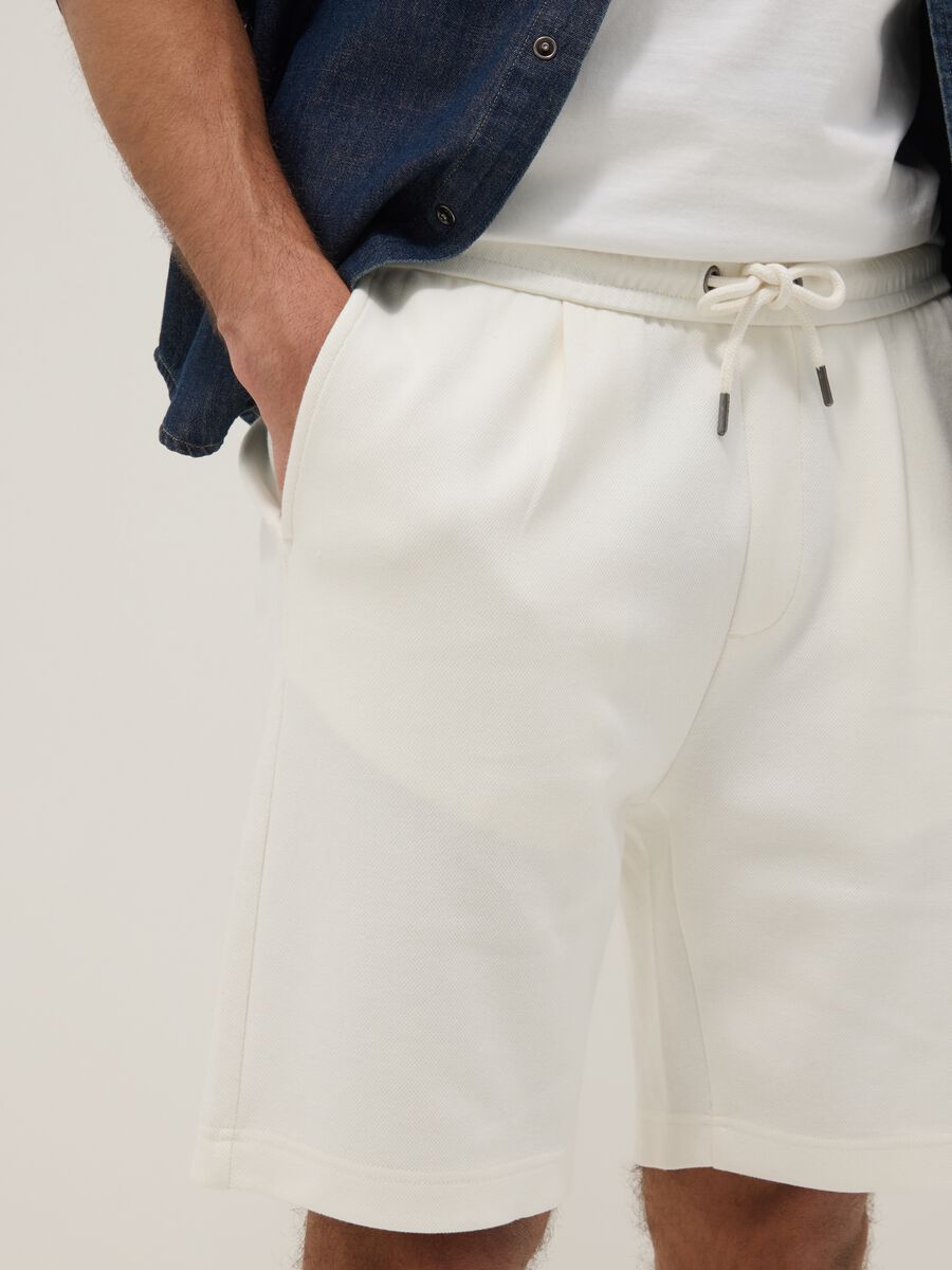 Shorts bianchi in puro cotone con vita elasticizzata regular fit_3