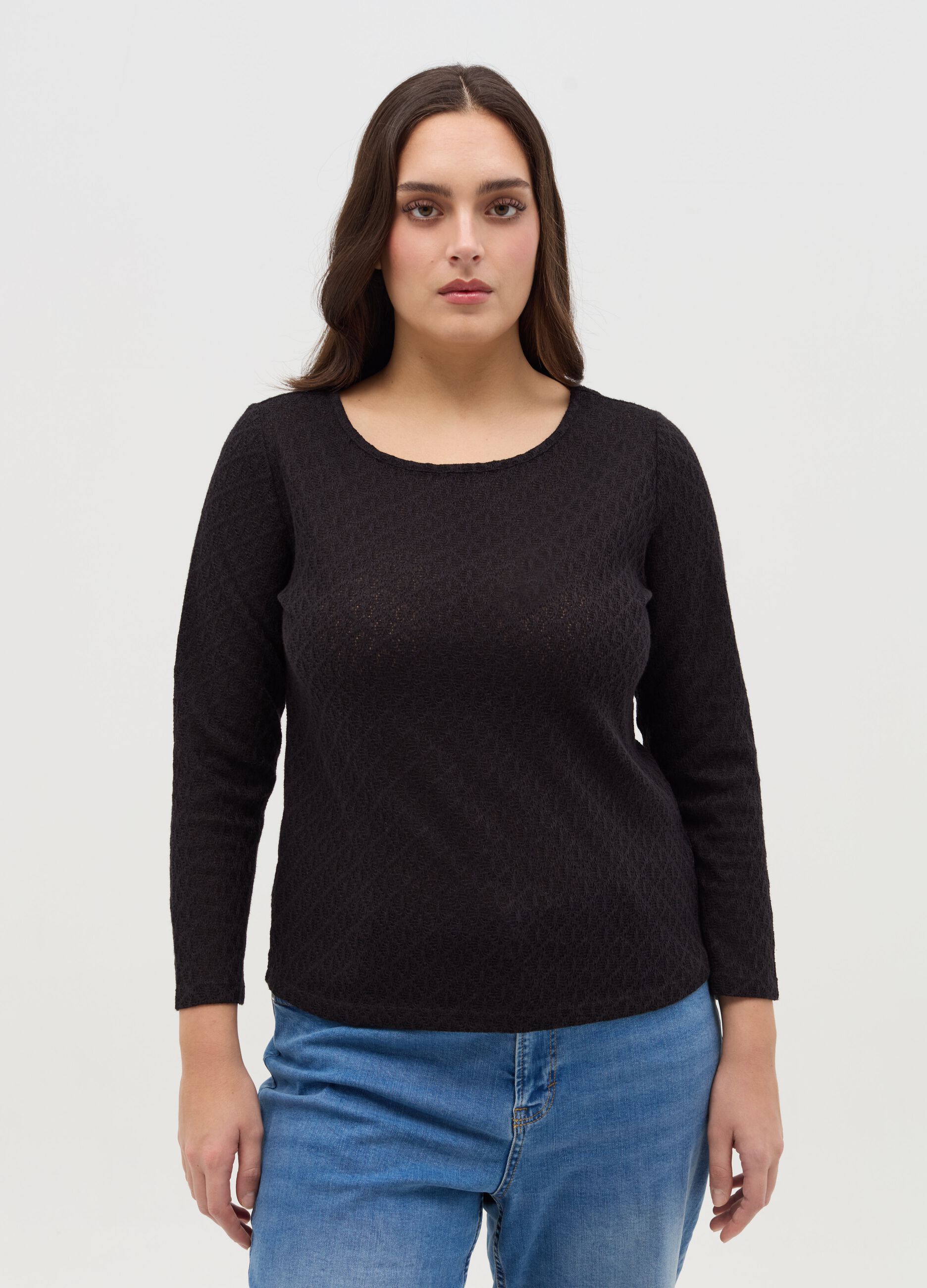 Curvy long-sleeved T-shirt with lace weave