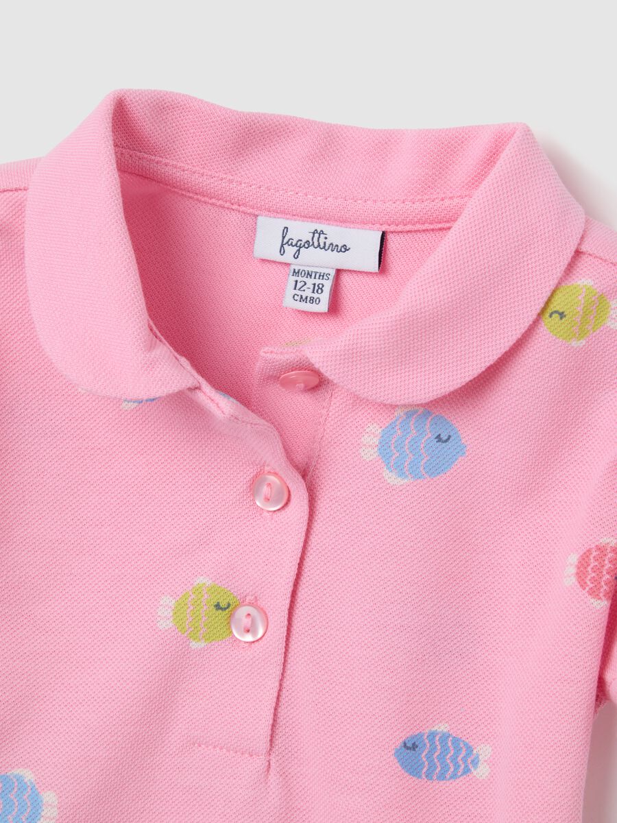 Pink polo with fish pattern in organic cotton_2