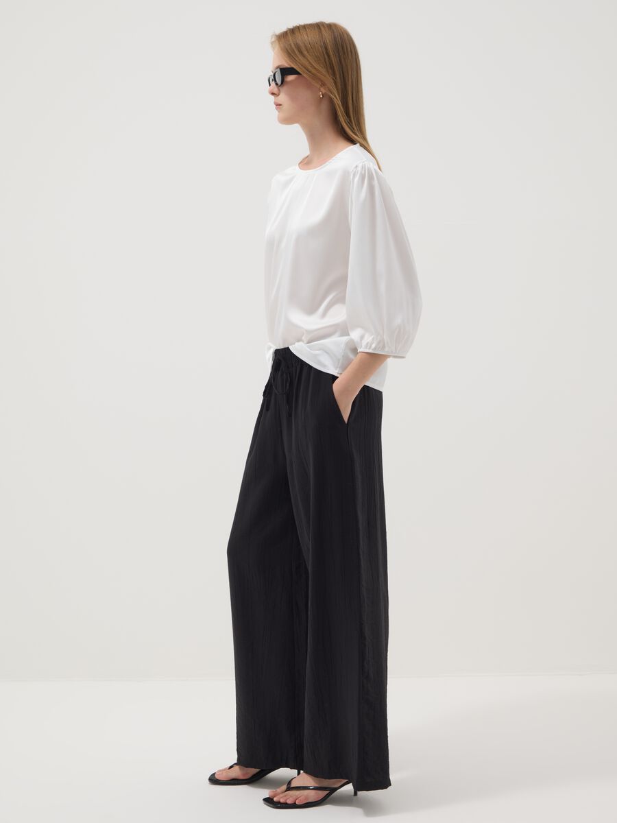 Black palazzo trousers in a viscose blend_0