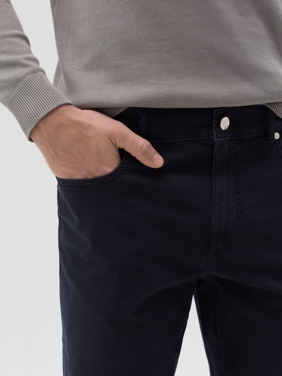 Slim-fit trousers in cotton poplin_2