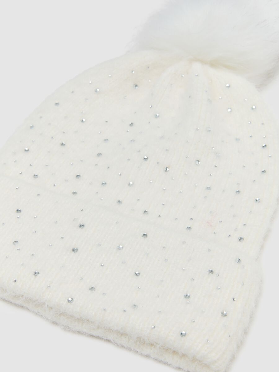 White Hat with Pom-Pom and Sparkling Decorations_2